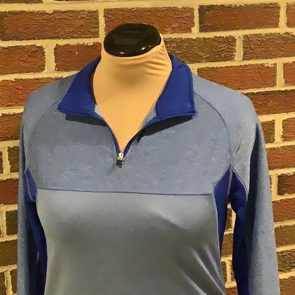 Champion two-tone blue jogging jacket. Size 16/18